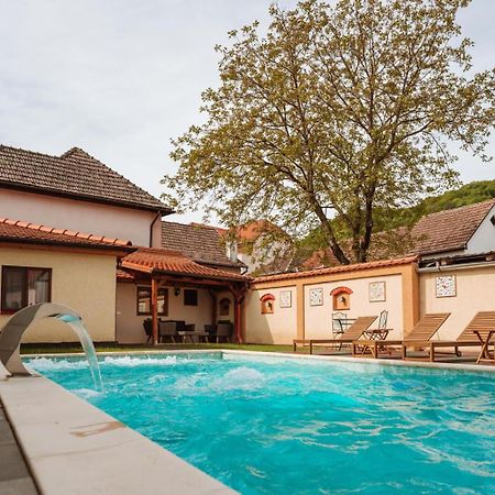 Carolina House Hotel Segesvár Kültér fotó